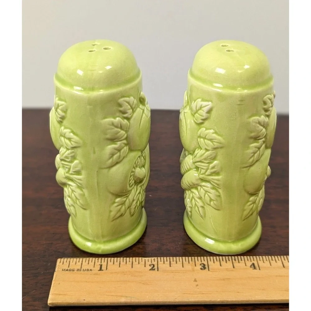 Unbranded vintage ceramic